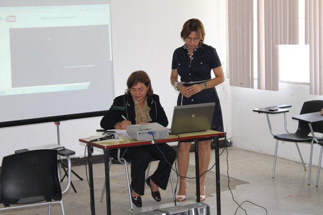 Instituto de la Mujer dicta seminario a colaboradoras del IPHE