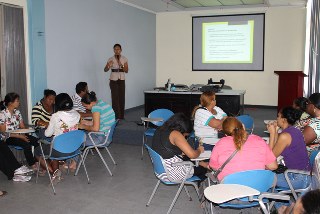 Capacitan a familiares de niños con necesidades especiales
