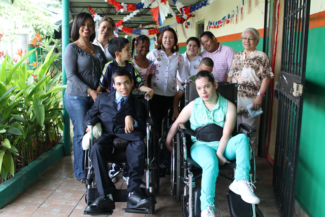 Agasajan a estudiantes del IPHE planta por su día