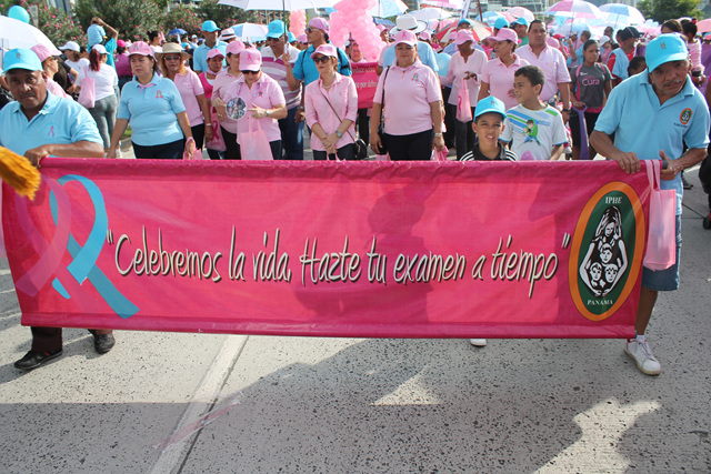 IPHE participa de la caminata de la cinta rosada y azul