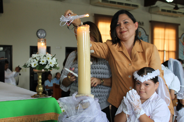 Niños especiales de Veraguas reciben primera comunión