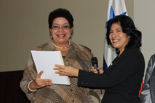 IPHE recibe reconocimiento por labor en Salud Mental