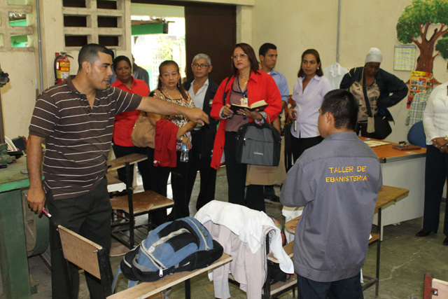 Directores y docentes de extensiones del interior visitan la EVE