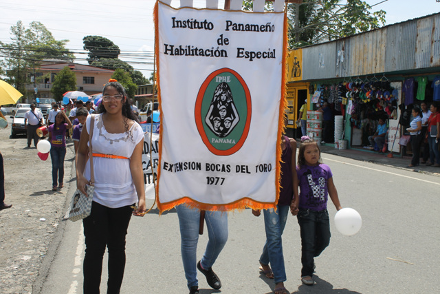 Conmovedora caminata en las calles de Changuinola