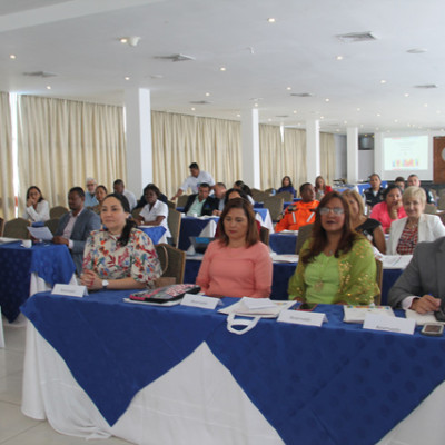 r-3-f301fb2fdb34aecb8d6fb56b92534540.jpg