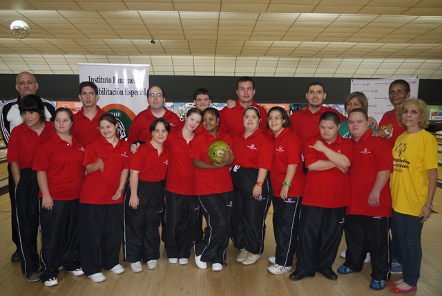 Activa participación del IPHE en torneo intercolegial de Boliche