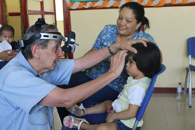 Gira de atención oftalmológica a niños con discapacidad en Bocas del Toro