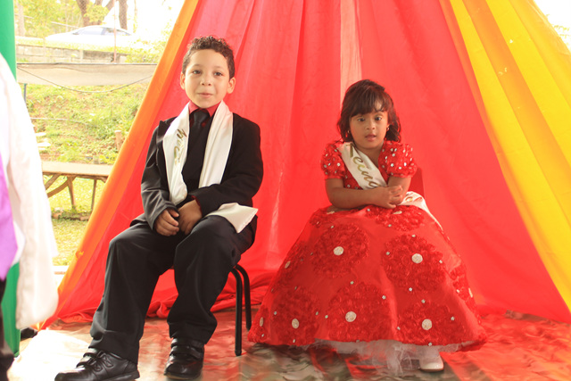 Coronan a "Rey Sol" y "Reina Sol" en IPHE de Herrera