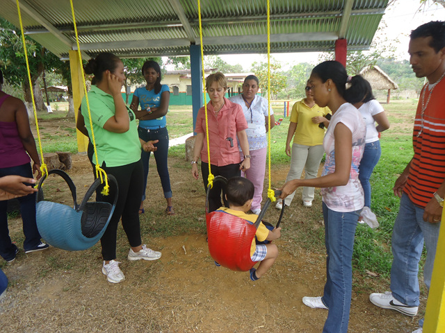 Niños, niñas y jóvenes de Colón recibirán servicios de Equinoterapia