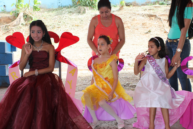 Reina de Autismo en aniversario de escuela El Japón
