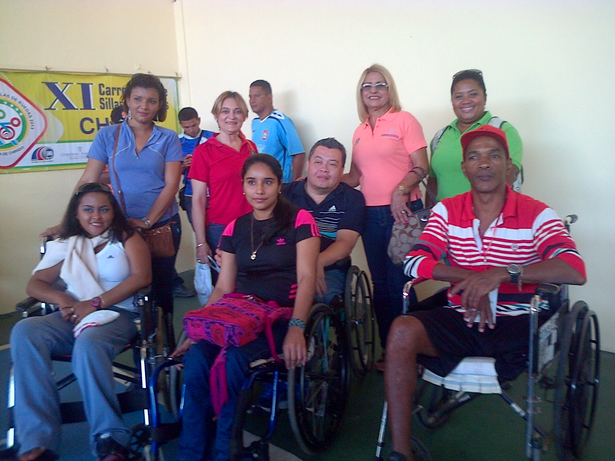 Con gran energía se realizó carrera en silla de ruedas