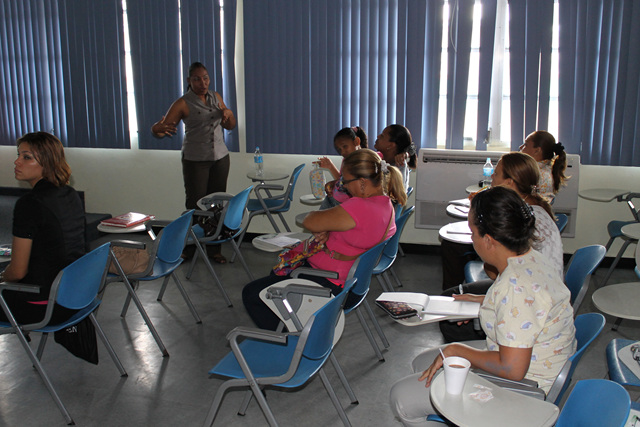 Capacitan a familiares y a estudiantes con Autismo
