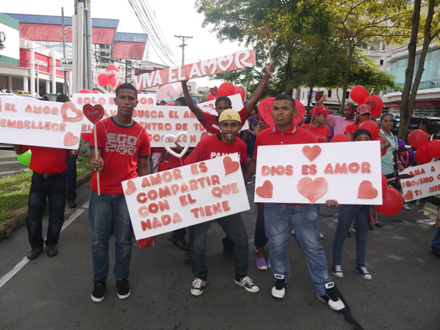 Escuela Vocacional Especial realiza desfile Pro-Valores