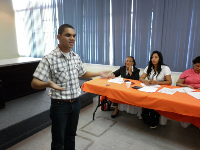 Unión Nacional de Ciegos festeja aniversario con concurso de oratoria
