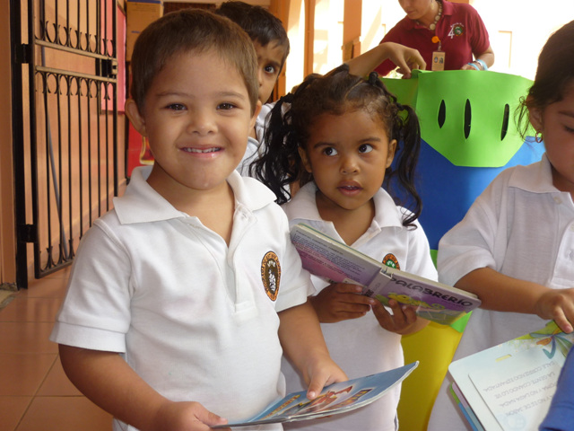Niños celebran "Semana del Libro" en el PEP