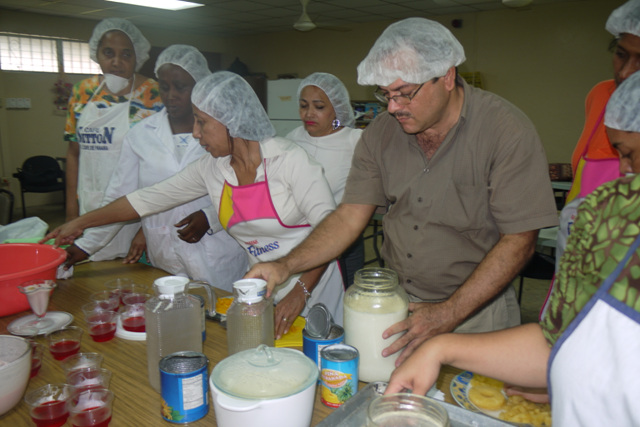 Docentes se instruyen en elaboración de productos lácteos