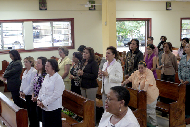 Misa por aniversario de Escuela para Padres