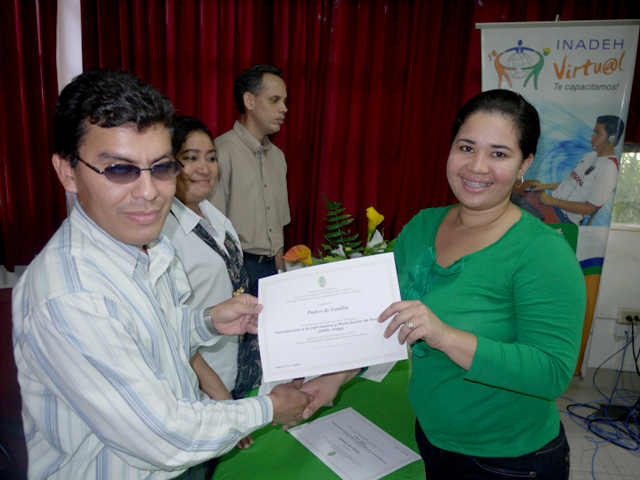 Capacitan a madres de niños con discapacidad visual