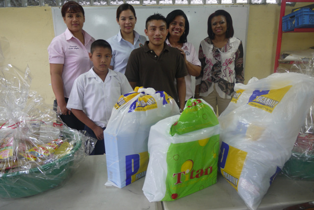 Personal del IPHE entrega donación