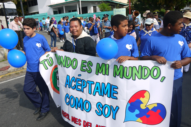 Una caminata con paso firme, “Por la Sensibilización del Autismo”