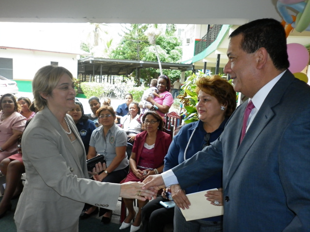 Presidente de la Asamblea y ACODIP entregan valiosa donación