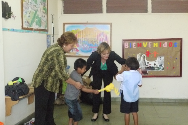 Bonos y Mochilas para la escuela de Ciegos Helen Keller