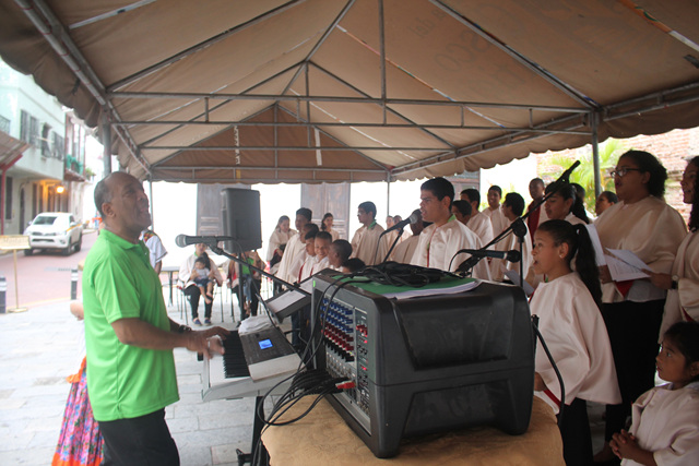 Lucida presentación del Coro Resiliencias en el Arco Chato