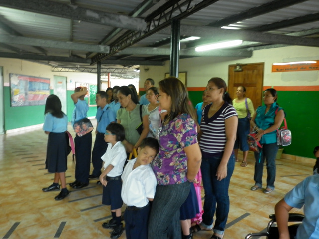Felíz recorrido por escuelas y programas en el inicio del año escolar 2012
