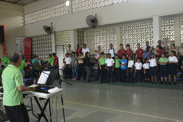 Lucida presentación del Coro Resiliencias en el Arco Chato