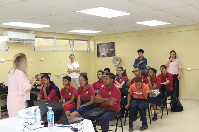 Presidenta de la Junta Nacional de Escrutinio dicta charla a estudiantes de la EVE  