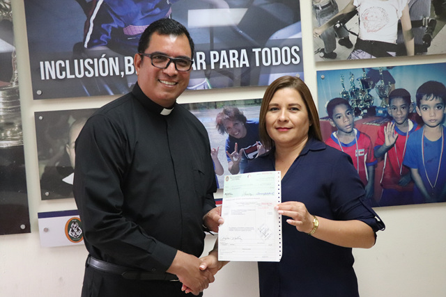 IPHE realiza donación para equiparación de aula en la Arquidiócesis de Panamá  