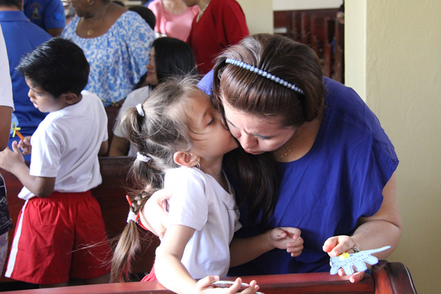 Misa de Acción de Gracias y caminata por el aniversario del Programa de Autismo del IPHE