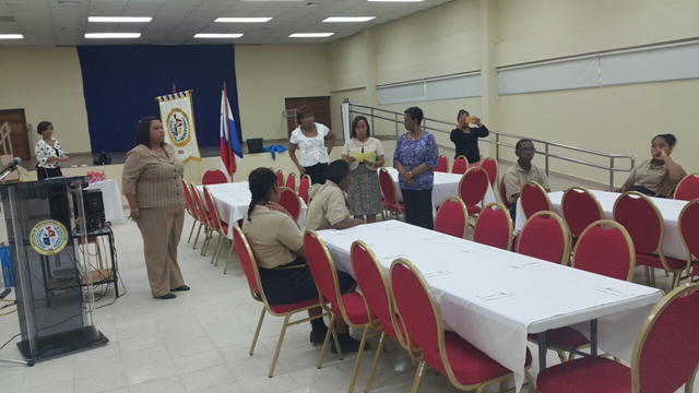 Rinden homenaje a estudiantes distinguidos de la EVE