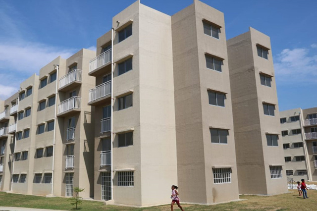 Colaboradores del IPHE participan de la entrega de la segunda etapa de apartamentos en Ciudad Esperanza