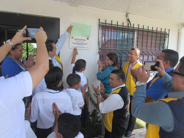 Develan placa sobre proyecto inclusivo en IPHE de Penonomé