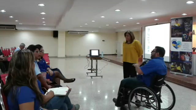 Disertan sobre deberes y derechos de las personas con discapacidad