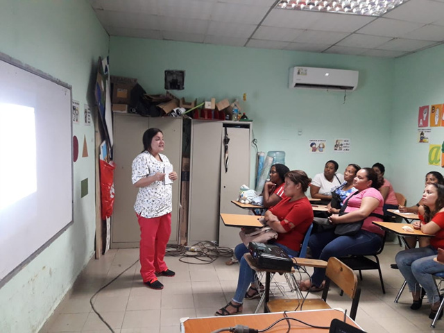 Abordan temas educativos en jornada de docencia a padres