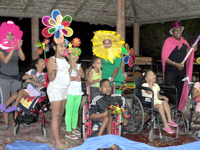 Alumnos gozarán en campamento de verano
