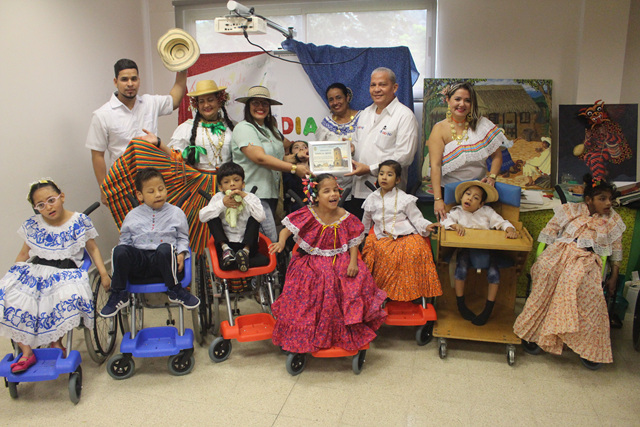 Programa de Parálisis Cerebral del IPHE conmemora Día Mundial del Folclore