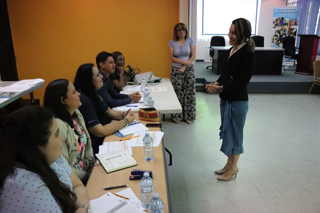 Docentes y técnicos participan de capacitación para una Escuela para Todos