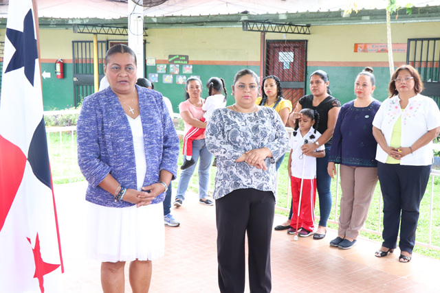 Estudiantes de Escuelas y Programas del IPHE sede participan de acto cívico