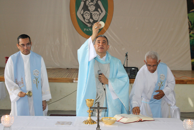  IPHE celebra misa de acción de gracia para festejar la vida, la salud y la armonía laboral
