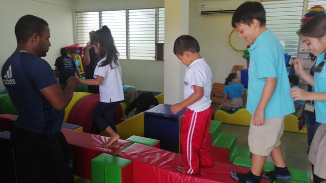 Escuela de Ciegos recibe visita de alumnos del colegio Metropolitan School of Panama