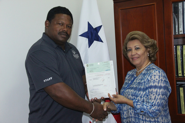 IPHE dona fondos para carrera caminata de Olimpiadas Especiales