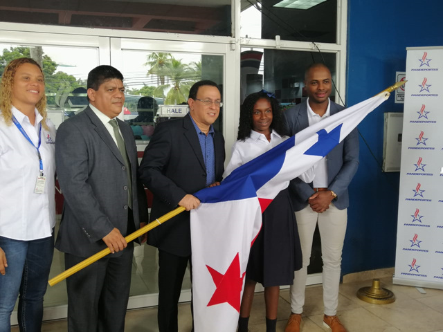   Entregan pabellón nacional a abanderada panameña de los X Juegos Estudiantiles CODICADER, Nivel Primario Inclusivo
