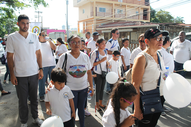 IPHE conmemora con una caminata festiva el Día Mundial del Bastón Blanco