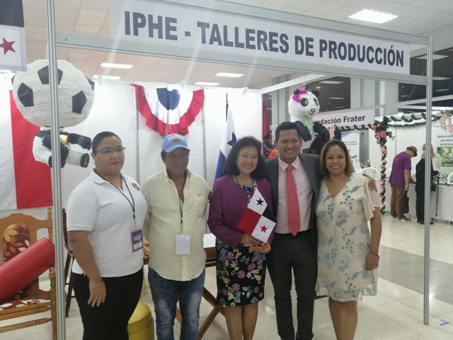 Con exhibición de productos confeccionados por el IPHE inició EXPO Manualidades 2019