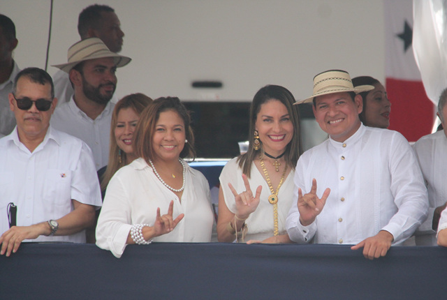 Delegación del IPHE rinde honor a la patria el Día de los Símbolos de la Nación