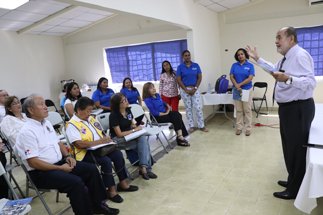 Fonoaudiólogos del IPHE se preparan para donación de audífonos de la Fundación Starkey en el 2020