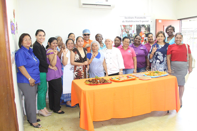 Culmina curso básico de cocina para madres de familia del IPHE